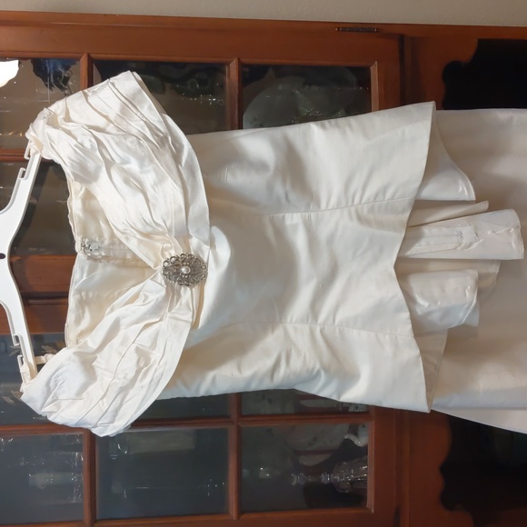 Silk Wedding Gown Alfred Angelo Peplum Sweetheart Neckline Detachable Train - Picture 7 of 17